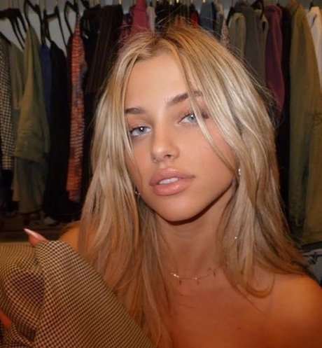 Elle Danjean exclusive pornstar galleries