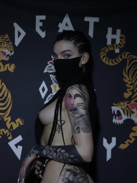 Doga Tumer star free photos