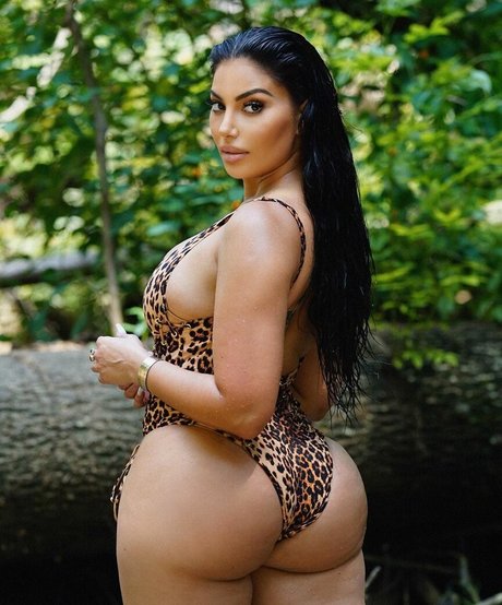 lareinasworld star sexy image