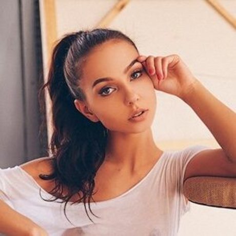 Milatonin star adult picture