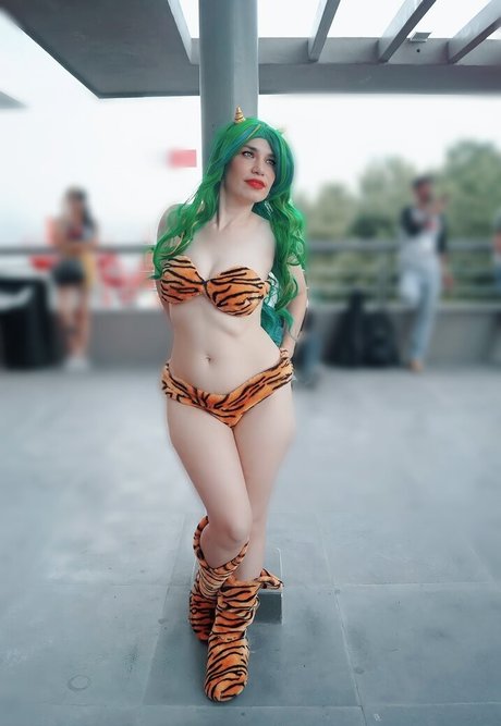 Elizabeth Croft exclusive actress pics