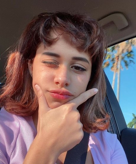 Littlebunnygirl naked model pics