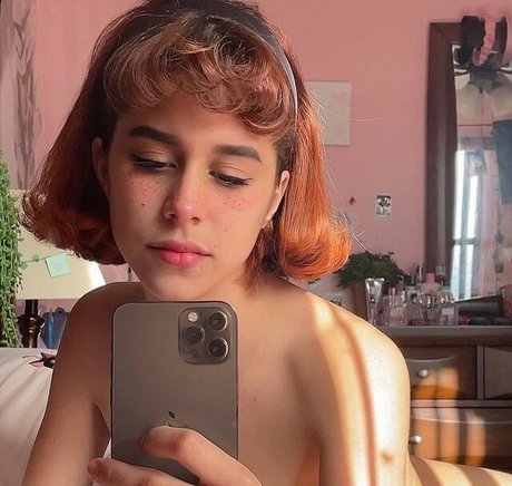 Littlebunnygirl nudes model photo