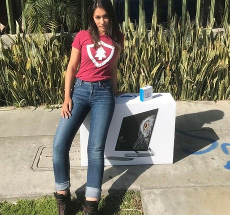 Janina Gavankar model naked pictures