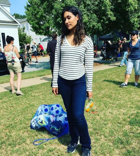 Janina Gavankar nude actress images