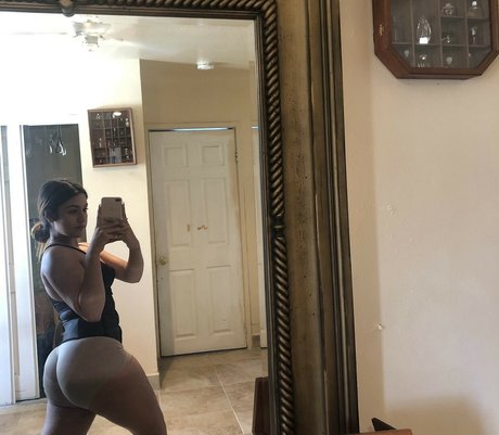 Latina California Girl sexy pornstar photos