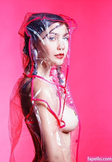 Kristina Azaronak hot actress pictures