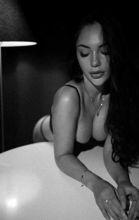 Kristina Azaronak sex model img