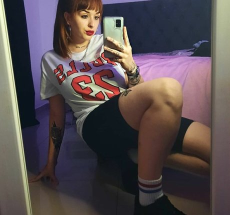 mirror selfie onlyfans pretty photo