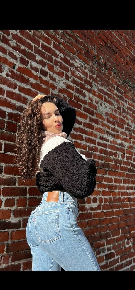 Sweetbutsassyari nudes pornstar pic