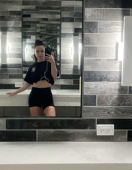 lolamoves model erotic pictures