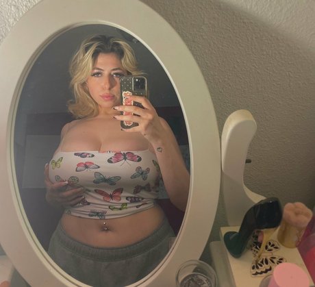 brittnboujeee naked pornstar pic