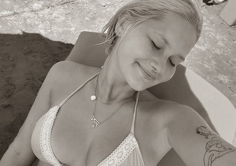 Nikaromm xxx model picture