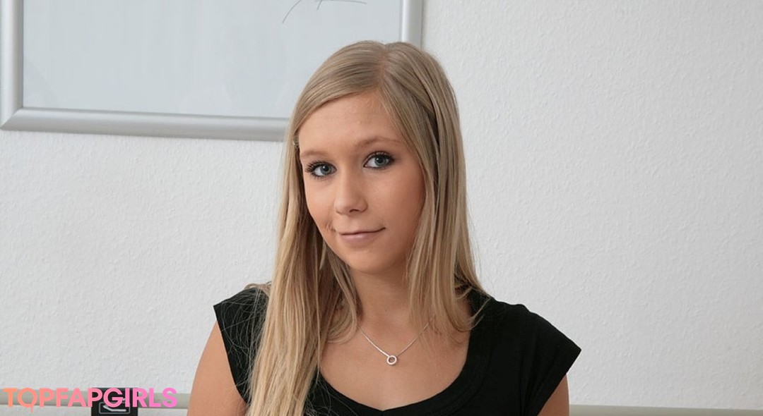 Lena Nitro erotic model image