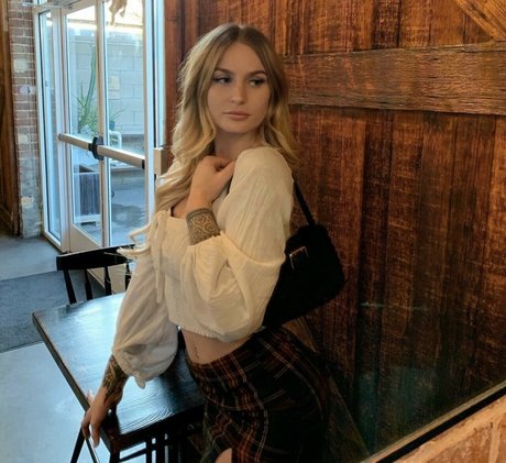 Samantha Michale beautiful star image