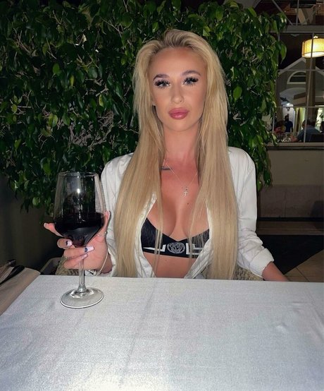 small onlyfans pornographic picture