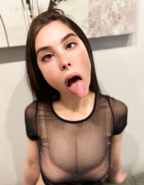 Victoria Hana Novakova model nude picture