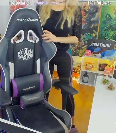 waitress onlyfans top picture