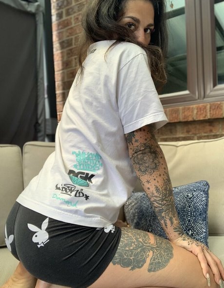 Pineappleandii erotic model img