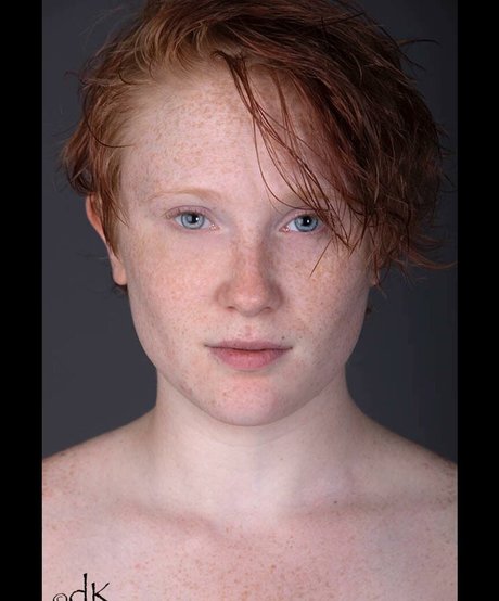 Izzabella Robbins naked pornstar archive