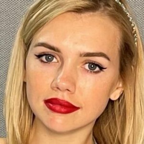 Lolisa Toneva model nice images