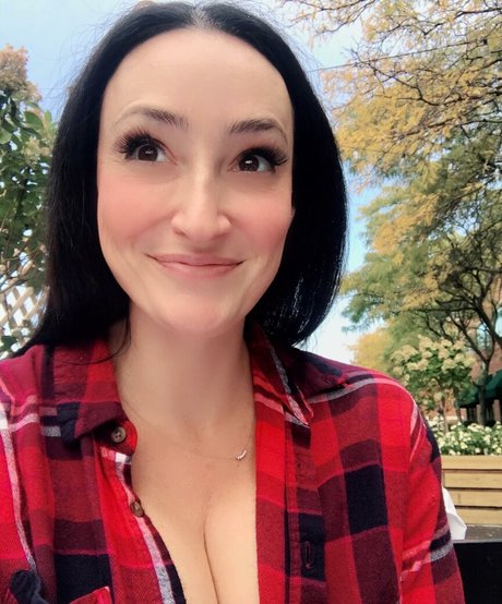 chubby wife onlyfans porn picture