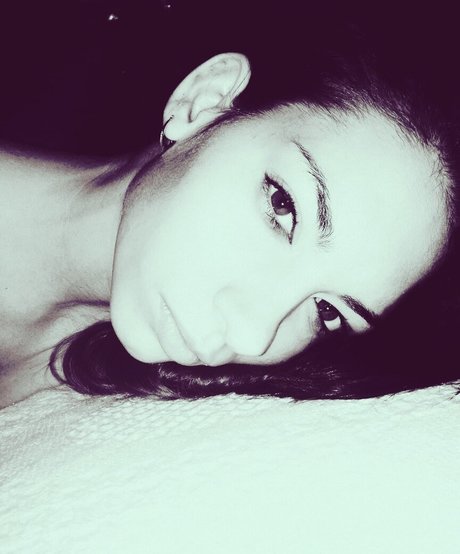 Bella s Toy Chest model sexy pics