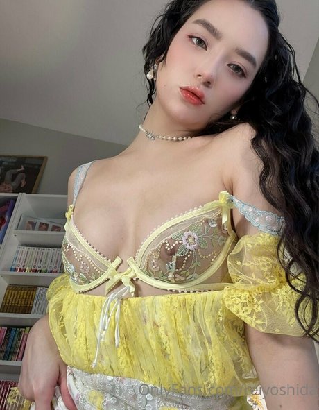 Rei Yoshida Photo Gallery