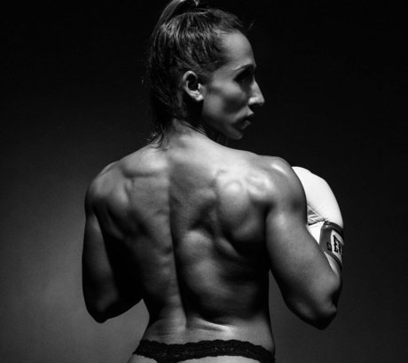 Reni Gendur star erotic photos