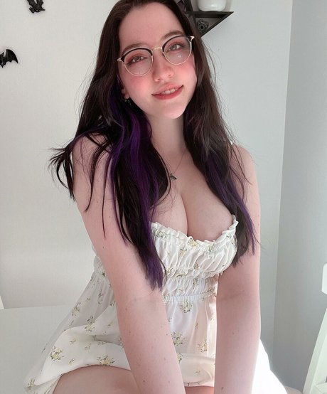 Maydarlingx art model pic