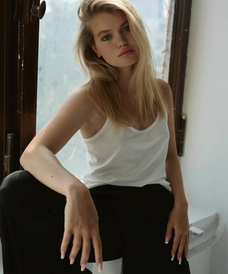 Daria Tyazkhun naked model photos