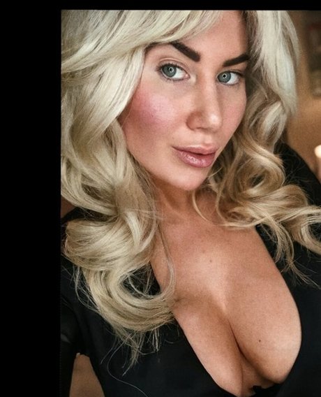 GailScott model hd images