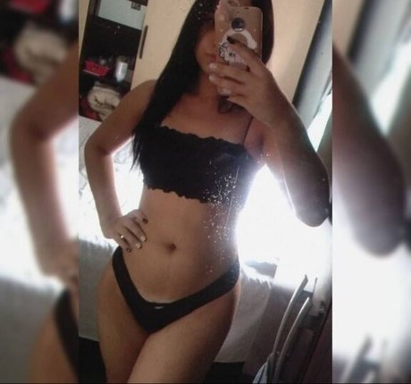 Noelly Lemes nude model pics