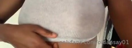 Oida Nsay model naked photo