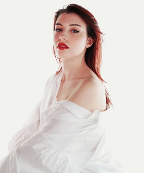 Kaya Solo art model pictures