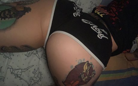 Gigisleek nudes model images