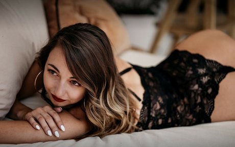 Its Hey Babe model hd pics