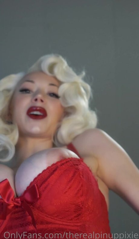 Pineup Pixie model hot pic