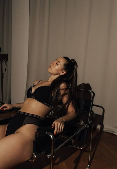 Alla Mill sex model pictures