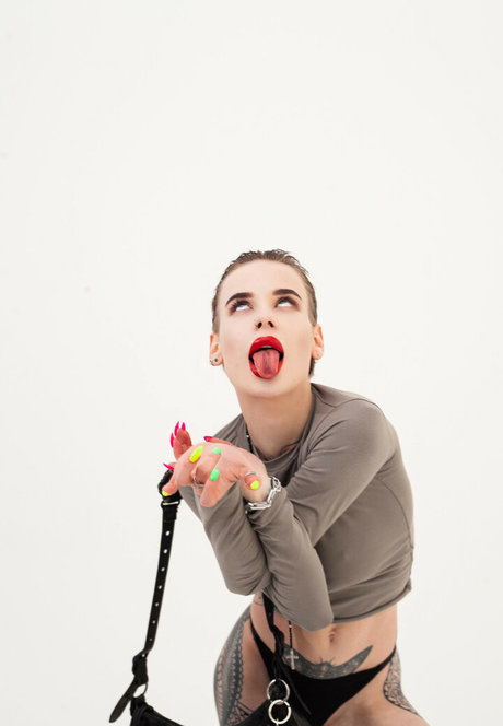 Tory Inve model top pics