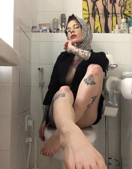 Tory Inve model exclusive galleries