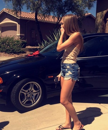 Savanah Moss xxx actress photo