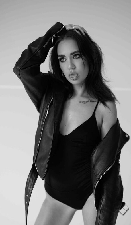 Madeleyn Kurg adult actress img