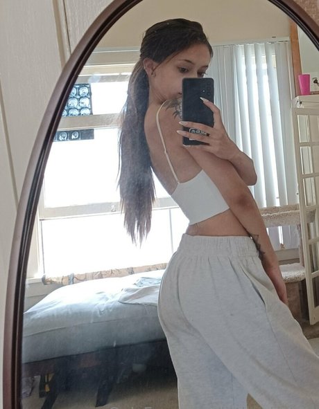 yourlittlemiaof model sexy photo