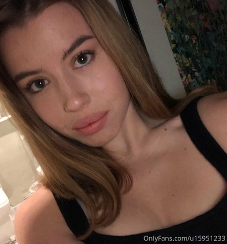 Luna Loovee high quality pornstar pictures