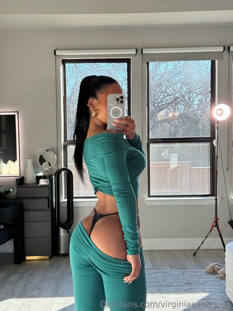 FitBabeXOXO pornstar nude photo