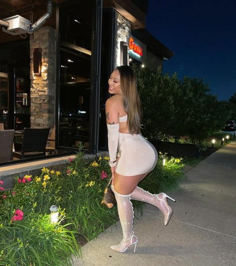 thick girls onlyfans top pic