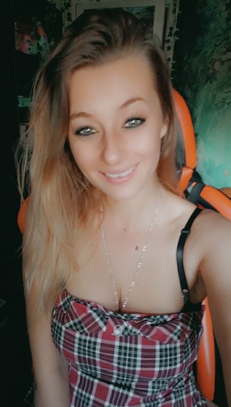 Asiagoespro sexy pornstar image