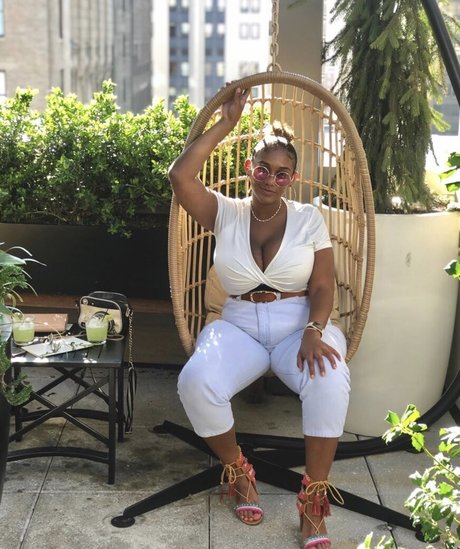 Suly pornographic model img