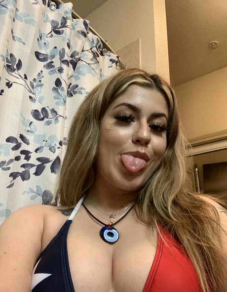 Trinnbaby hot actress pic